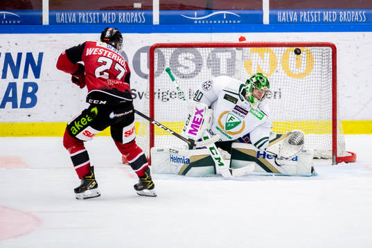 Malmö Redhawks Ponthus Westerholm gör mål på sin straff
