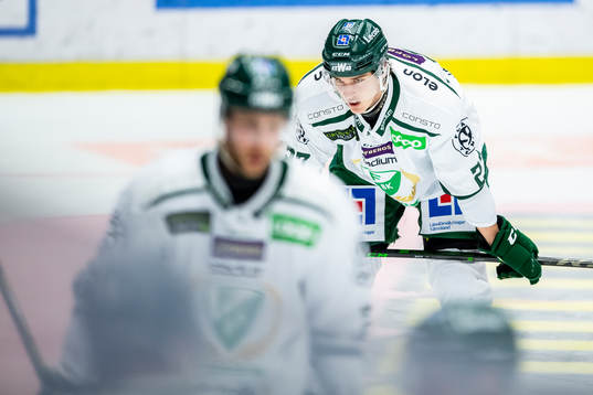 Färjestads Oskar Bäck  deppar