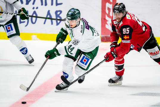 Färjestads Jacob Peterson och Malmö Redhawks Carl Persson