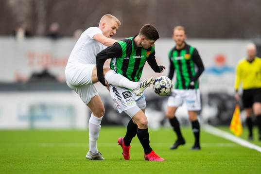 Västerås Simon Johansson och GAIS Adnan Maric