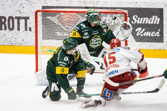 Modos Filip Sveningsson gör 0-3 på Björklövens målvakt