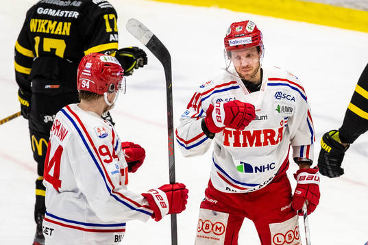 Timrås Jacob Blomqvist och Sebastian Hartmann jublar