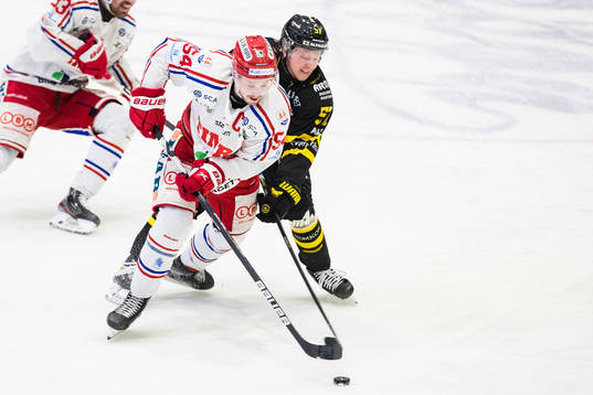 Timrås Jonathan Dahlén och Västerås Carl Ehrnberg