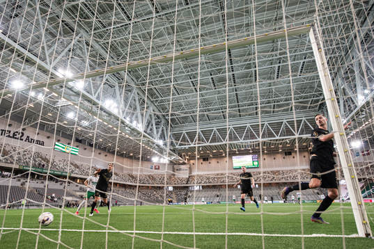 s Mikael Lustig