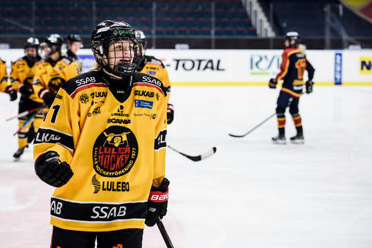 Luleås Josefine Persson jublar