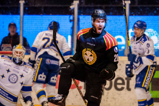 Brynäs Oula Palve jublar