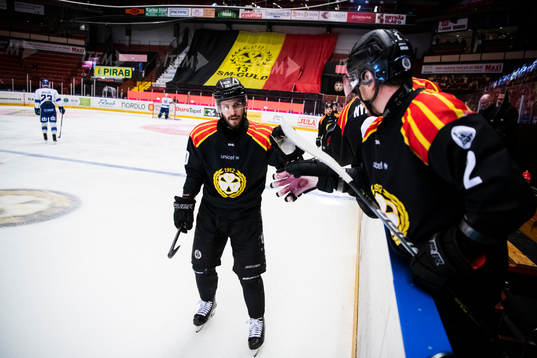 Brynäs Oula Palve jublar