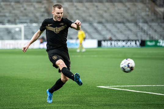 s Sebastian Larsson