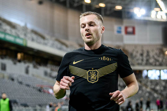 s Sebastian Larsson
