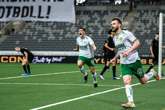 Hammarbys Astrit Selmani och Richard Magyar jublar
