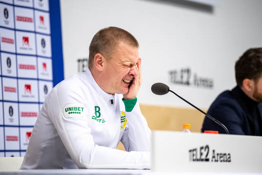 Hammarbys tränare Stefan Billborn vid en presskonferens