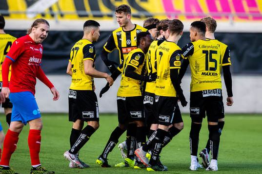 Helsingborgs Charlie Weberg deppar samtidigt som Häckens