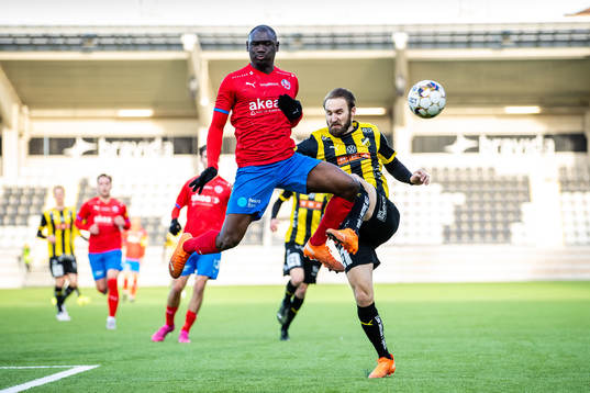 Helsingborgs Ravy Tsouka-Dozi och Häckens Oskar Sverrisson