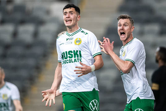 Hammarbys Astrit Selmani och Richard Magyar reagerar