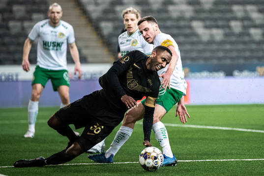 s Henok Goitom och Hammarbys Jeppe Andersen i duell som