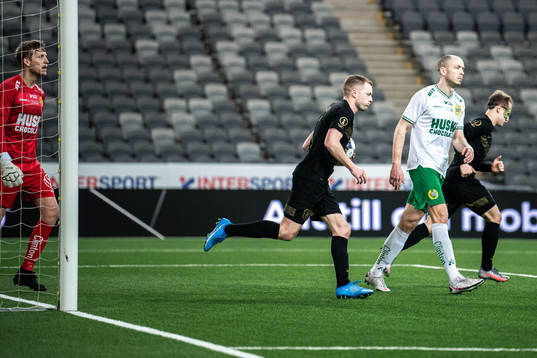 s Sebastian Larsson jublar