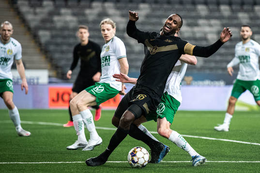 s Henok Goitom faller
