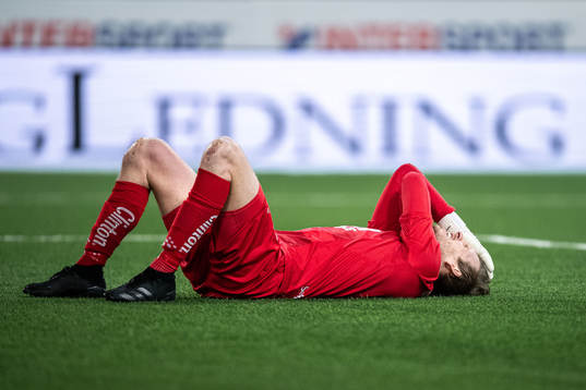 Hammarbys målvakt David Ousted har ont