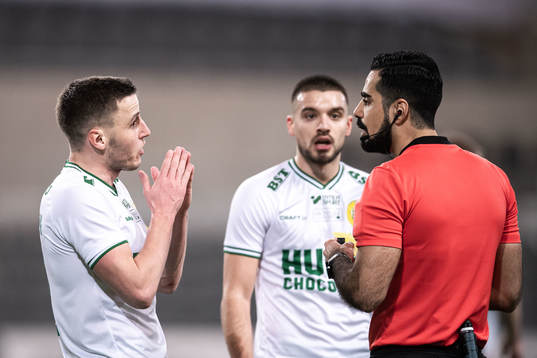 Hammarbys Jeppe Andersen reagerar på domslut från domare