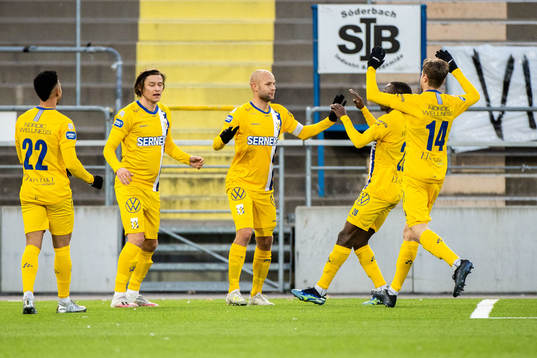 IFK Göteborgs Robin Söder jublar med lagkamrater
