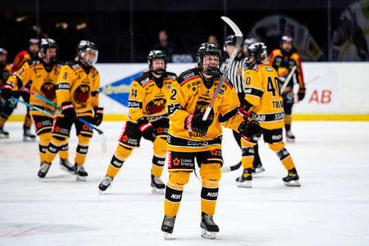 Luleås Viivi Vainikka jublar