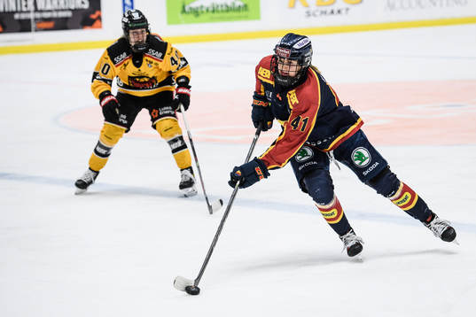 Djurgårdens Sofie Lundin och Luleås Noora Tulus