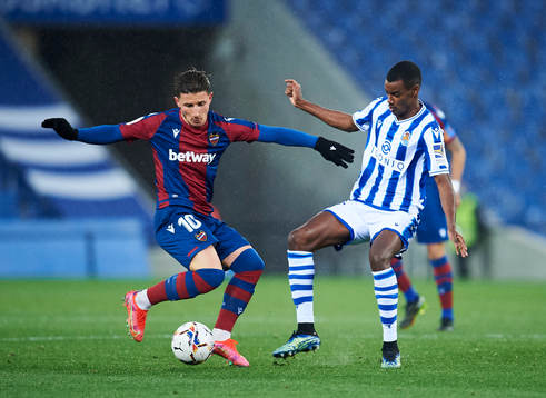 Alexander Isak of Real Sociedad duels for the ball with