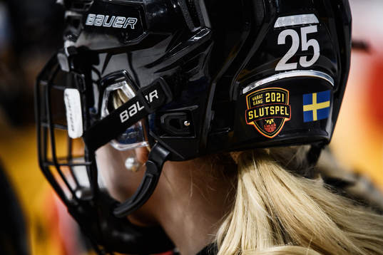Luleås Wilma Hjelm vars hjälm har ett Luleå-klistermärke