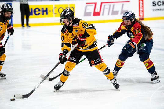Luleås Noora Tulus och Djurgårdens Mathea Fischer