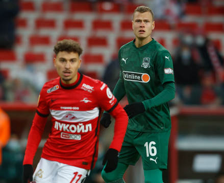 Viktor Claesson of Krasnodar and Jordan Larsson of Spartak
