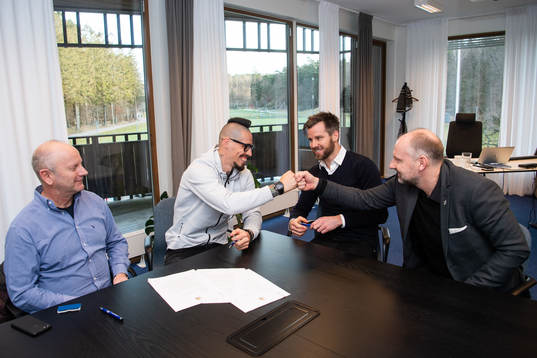 Marek Hamsik signerar kontrakt med IFK Göteborgs sportchef