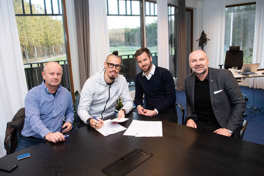 Marek Hamsik signerar kontrakt med IFK Göteborgs sportchef