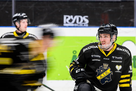 s Max Lindholm