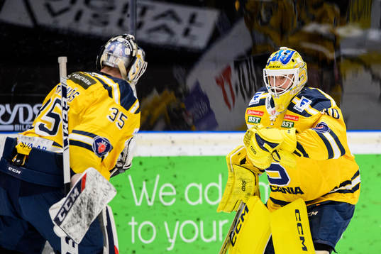 Södertäljes målvakt Jussi Rynnäs och målvakt Fredrik