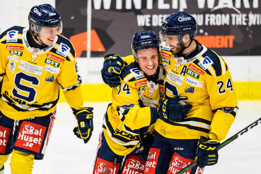 Södertäljes Rasmus Kahilainen (v) och Jacob Dahlström