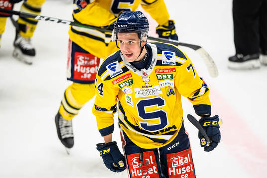 Södertäljes Rasmus Kahilainen jublar