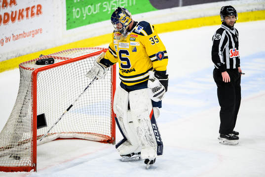 Södertäljes målvakt Jussi Rynnäs deppar