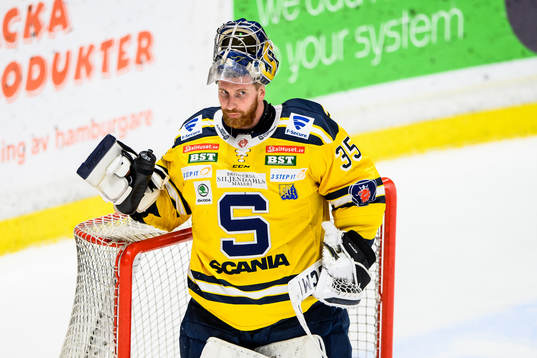 Södertäljes målvakt Jussi Rynnäs deppar