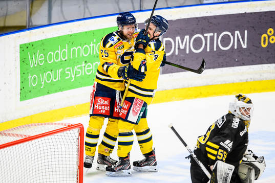 Södertäljes Christopher Bengtssonoch Rasmus Kahilainen