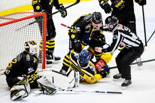 s Christian Kåsastul i bråk med Södertäljes Ludwig