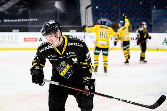 s Max Lindholm deppar