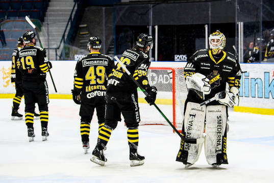 s Anton Karlsson och målvakt Claes Endre deppar