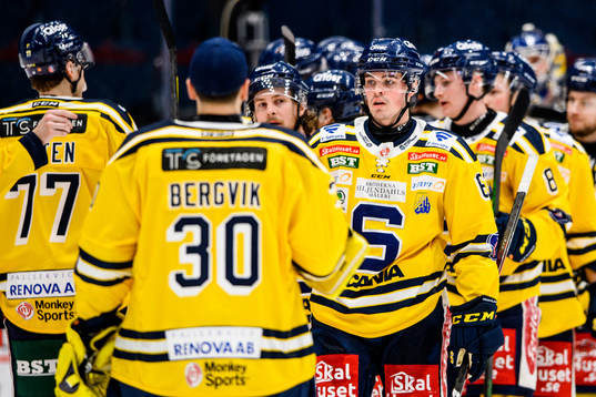 Södertäljes Axel Andersson jublar