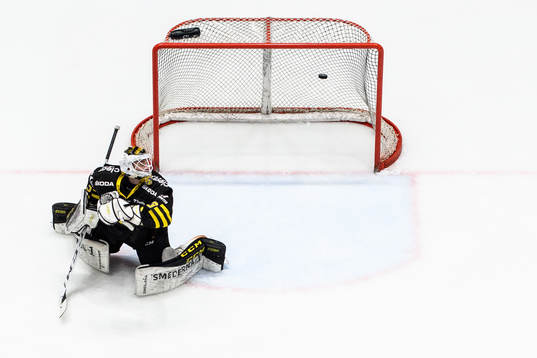 s målvakt Claes Endre släpper in 1-0