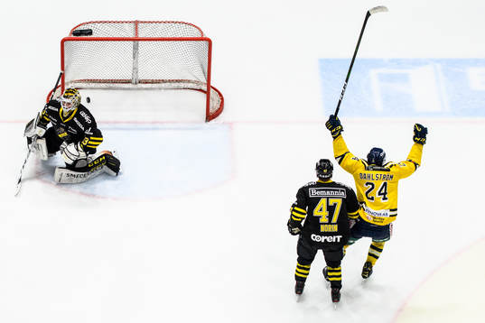 Södertäljes Jacob Dahlström jublar