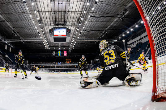 s målvakt Claes Endre släpper in 1-2