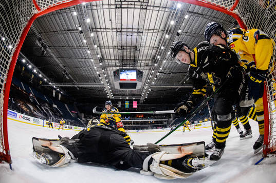 s Jacob Svensson och Södertäljes Hugo Gustafsson