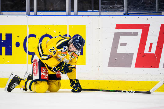 Södertäljes Jacob Dahlström har ont