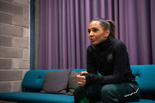 Madelen Janogy från det Damallsvenska fotbollslaget