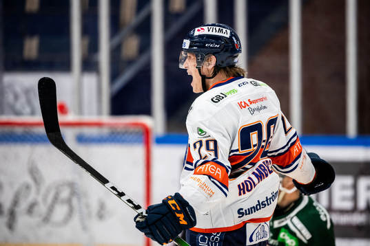 Växjös Pontus Holmberg jublar